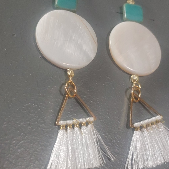 Handmade Tassle Dangle Earrings Gold & Fringe - Picture 4 of 4